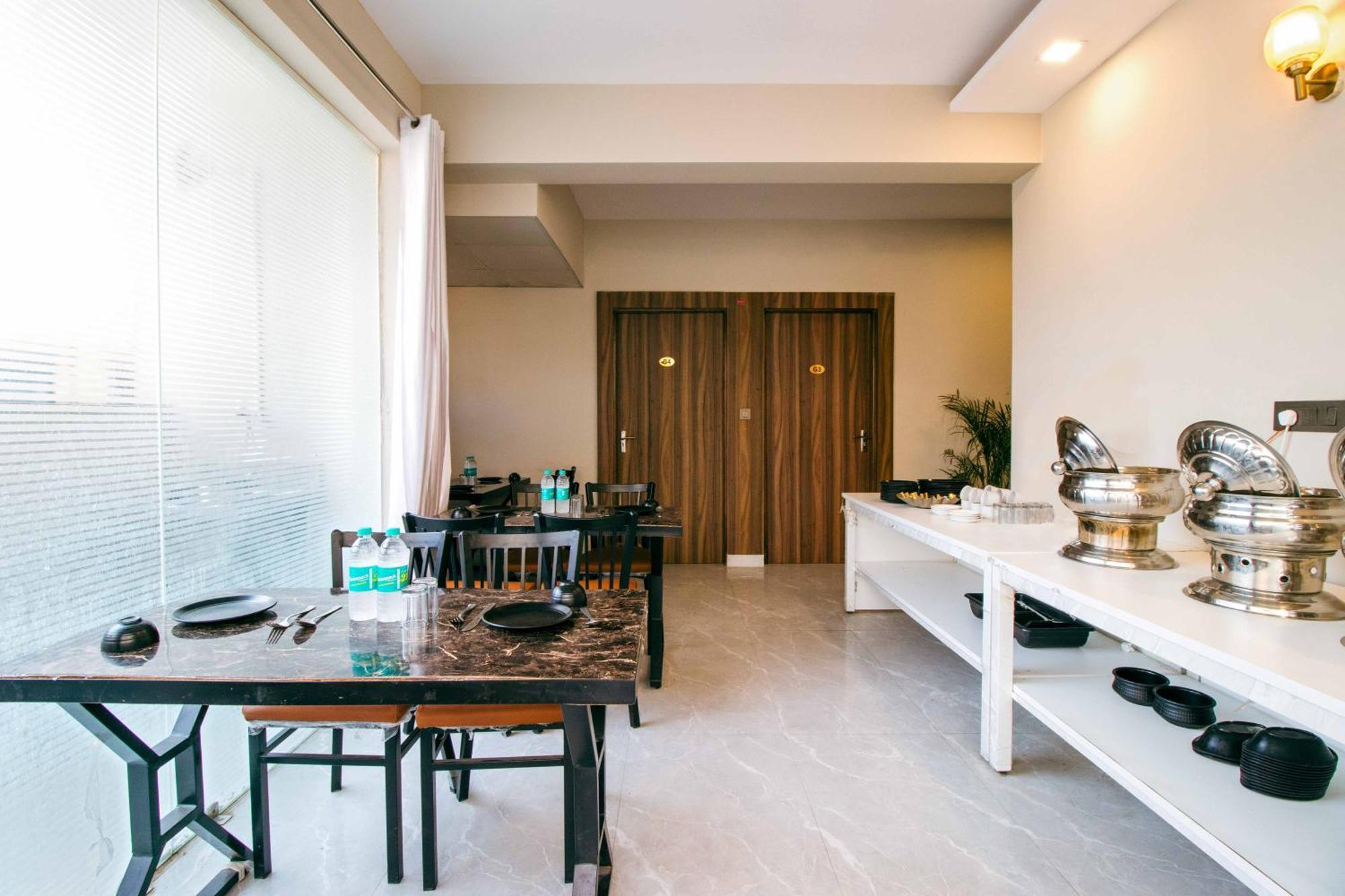 Treebo Elite Corporate, Sector 62 Hotel Noida Exterior photo