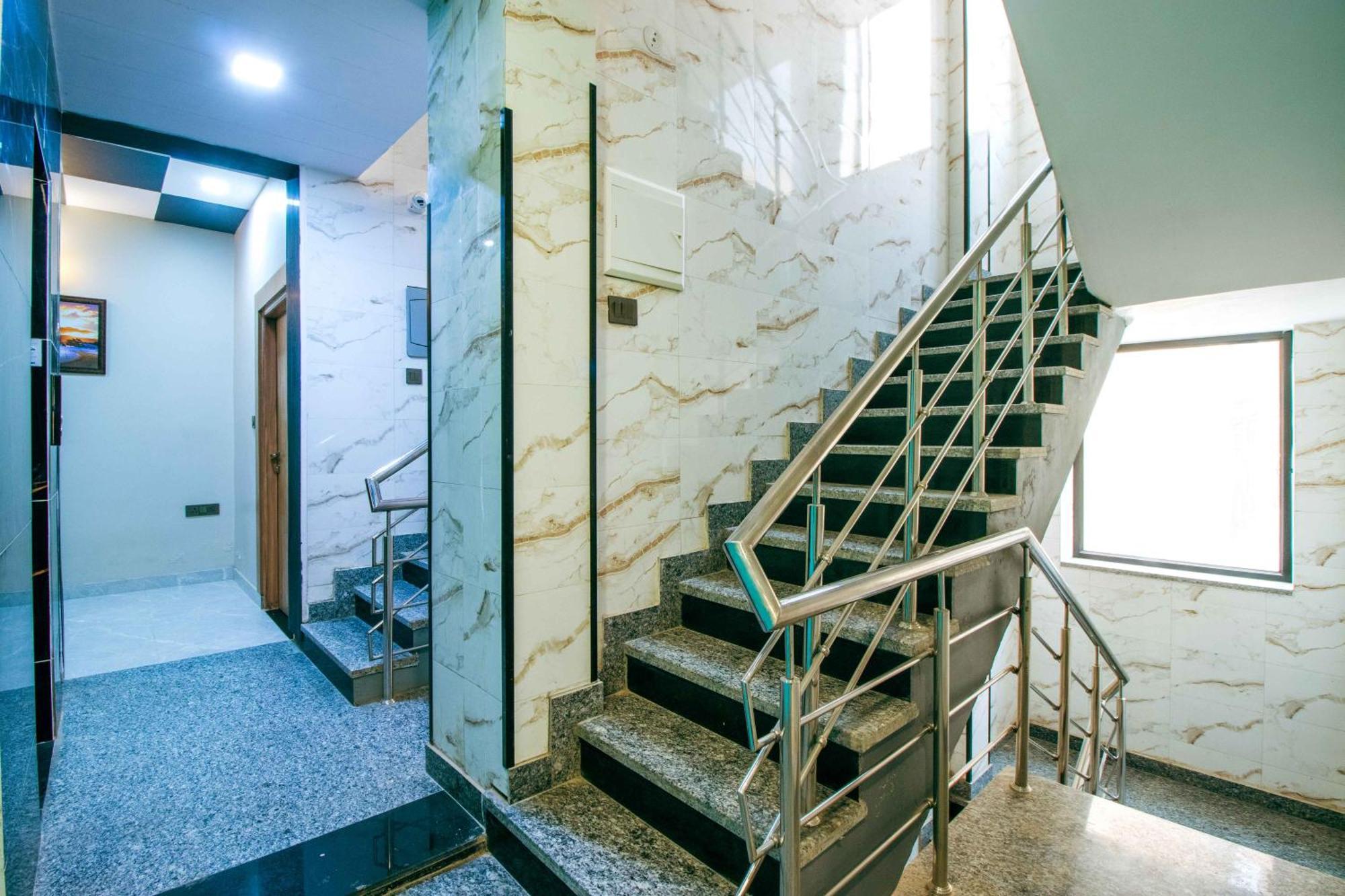 Treebo Elite Corporate, Sector 62 Hotel Noida Exterior photo
