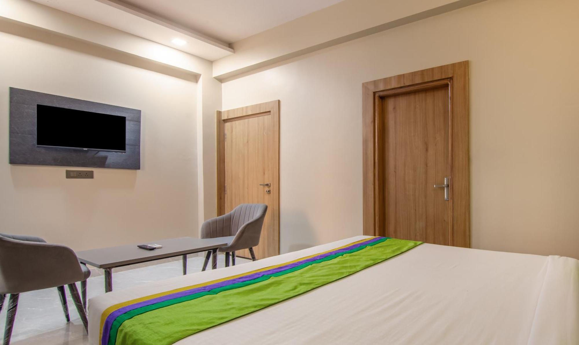 Treebo Elite Corporate, Sector 62 Hotel Noida Exterior photo